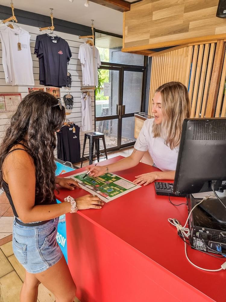 Nomads Airlie Beach (Adults Only) Екстериор снимка